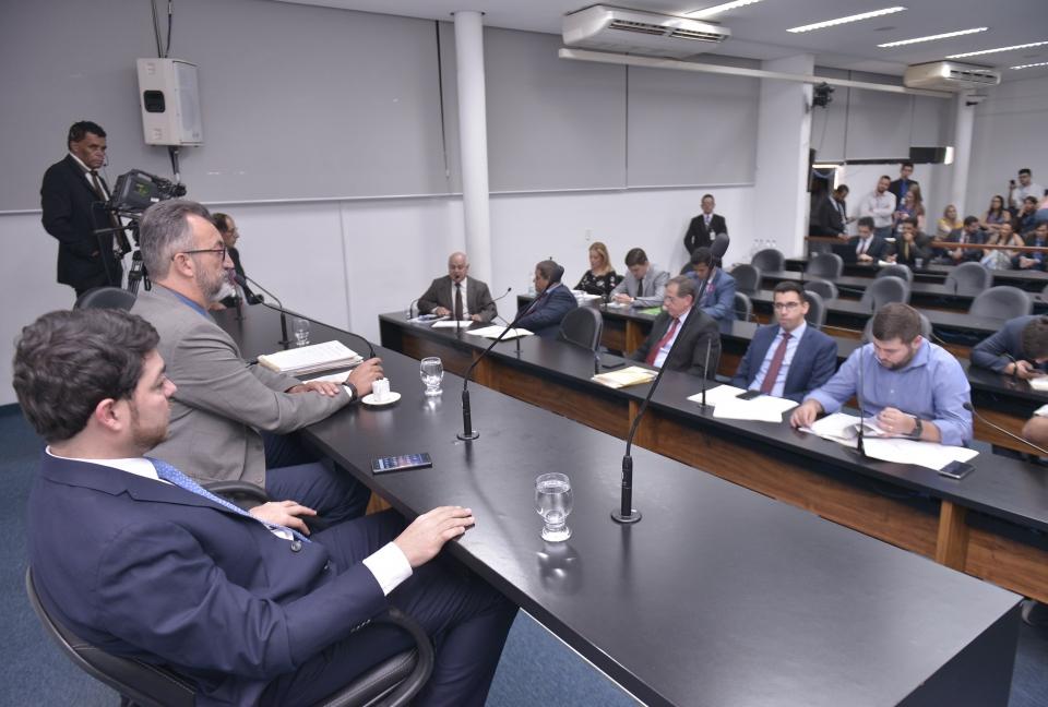 Fim de créditos outorgados é aprovado na CCJ e setor reage