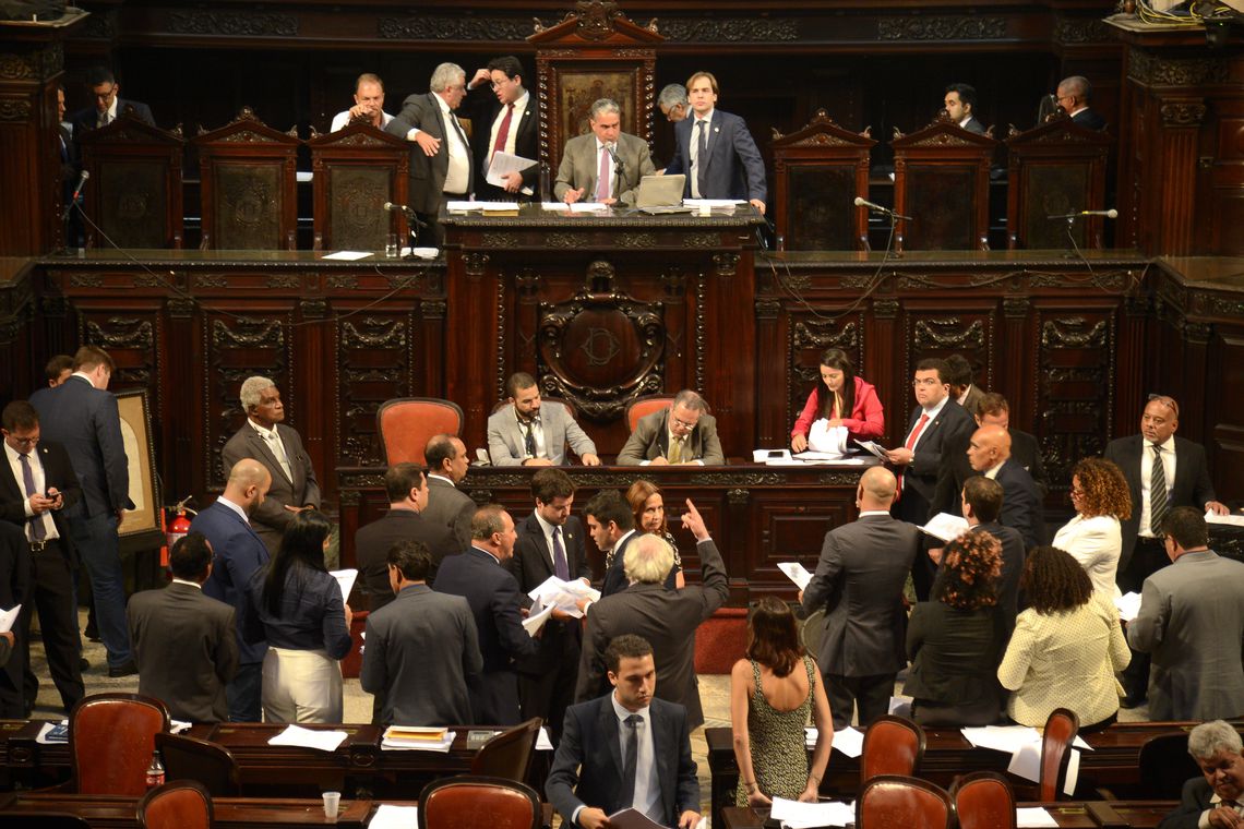 CCJ da Alerj vota pela soltura de deputados presos na Lava Jato