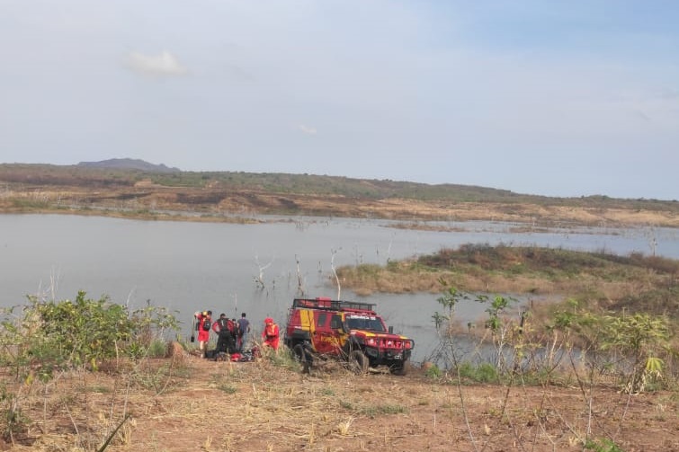 Bombeiros resgatam corpos de duas pessoas no Lago Serra da Mesa