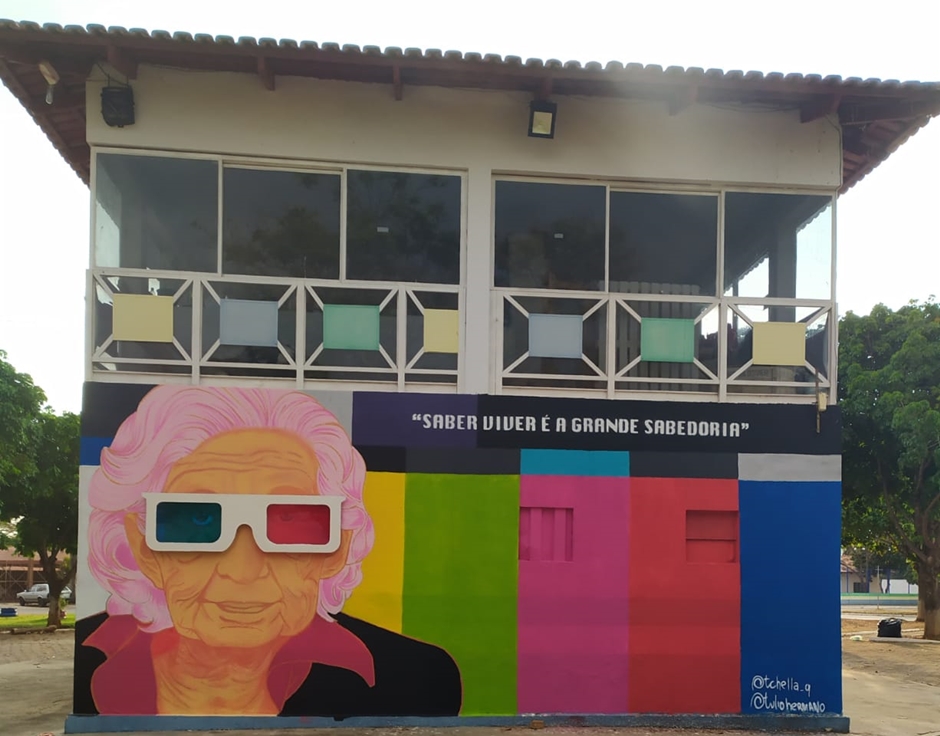 Painel futurista de Cora Coralina é inaugurado em Abadiânia