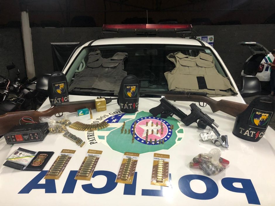 Dois homens são presos em flagrante com armas de fogo em Goiânia