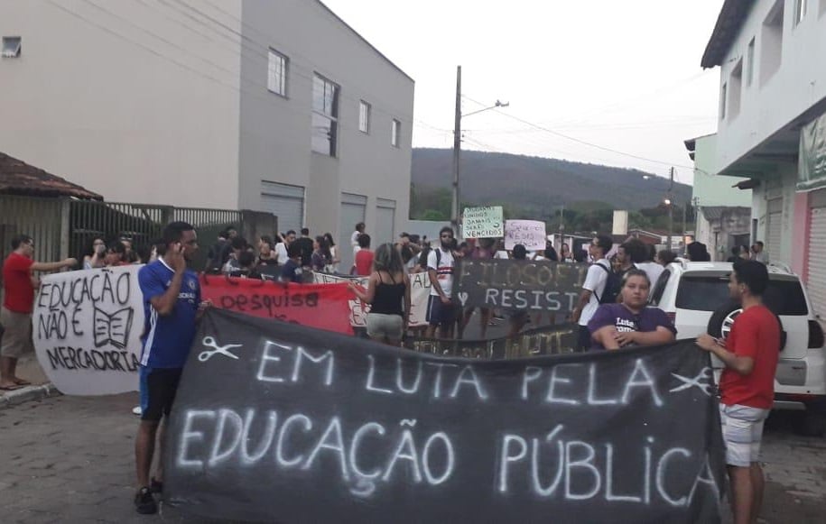 Estudantes da UFG de Cidade de Goiás realizam protesto contra cortes na educação 1