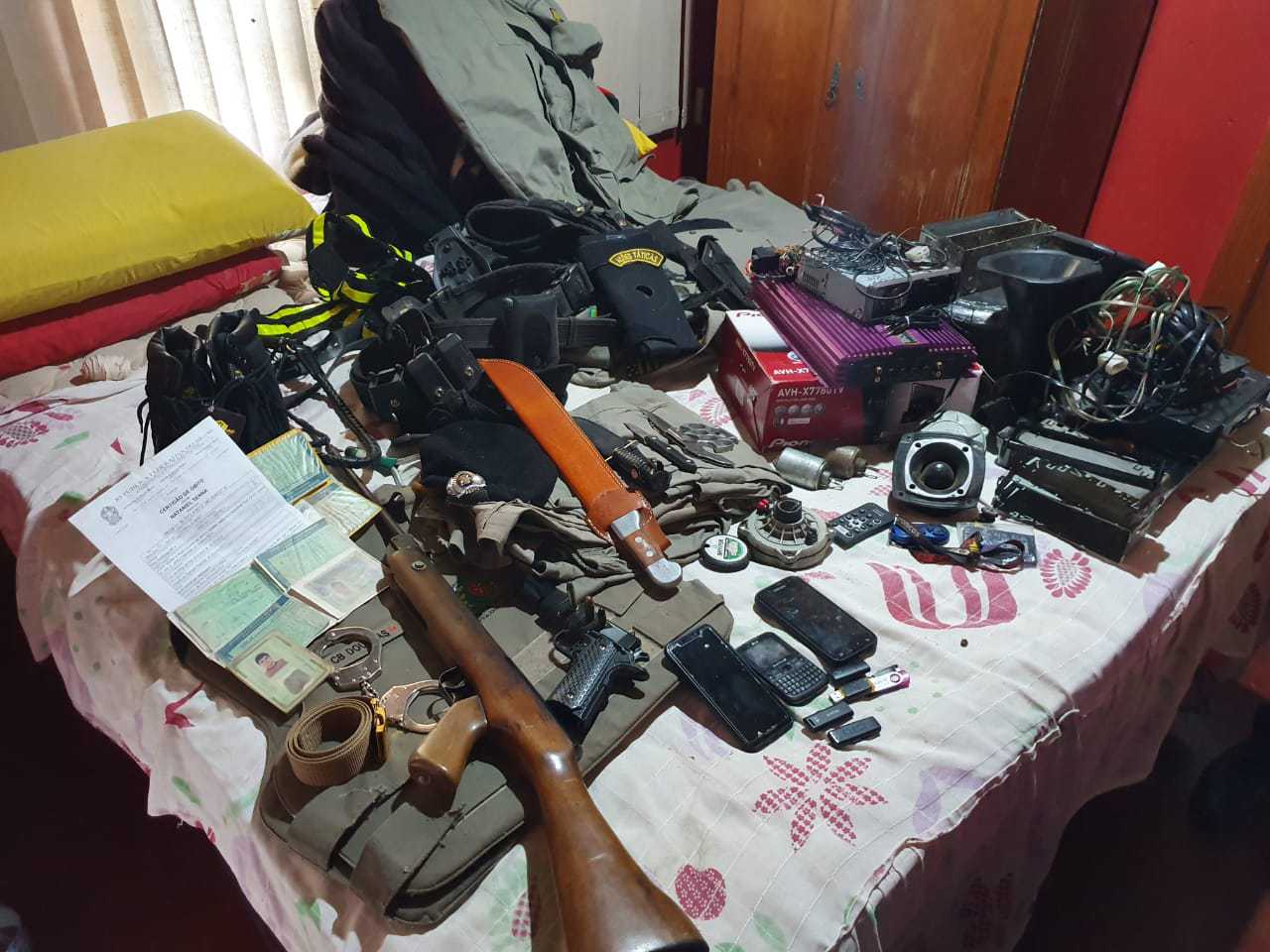 Conteúdo apreendido na residência do PM, em Cristalina (Foto: Divulgação / MP)