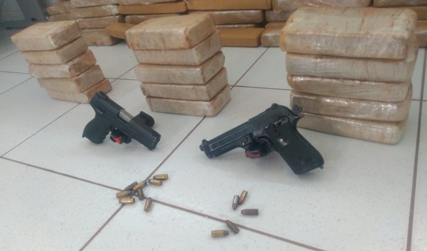 Dupla que transportava 300 quilos de maconha morre após troca de tiros em Posse