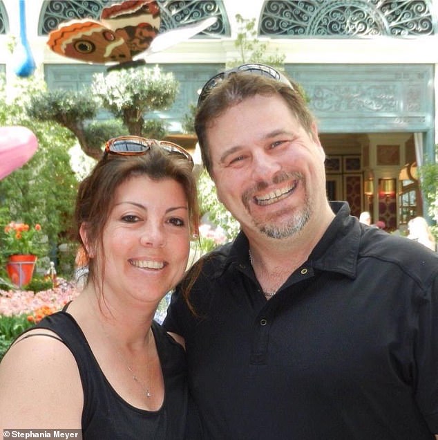 O marido descobriu o affair três meses depois e foi quando Stephania pediu o divórcio para começar um novo relacionamento com o então amante