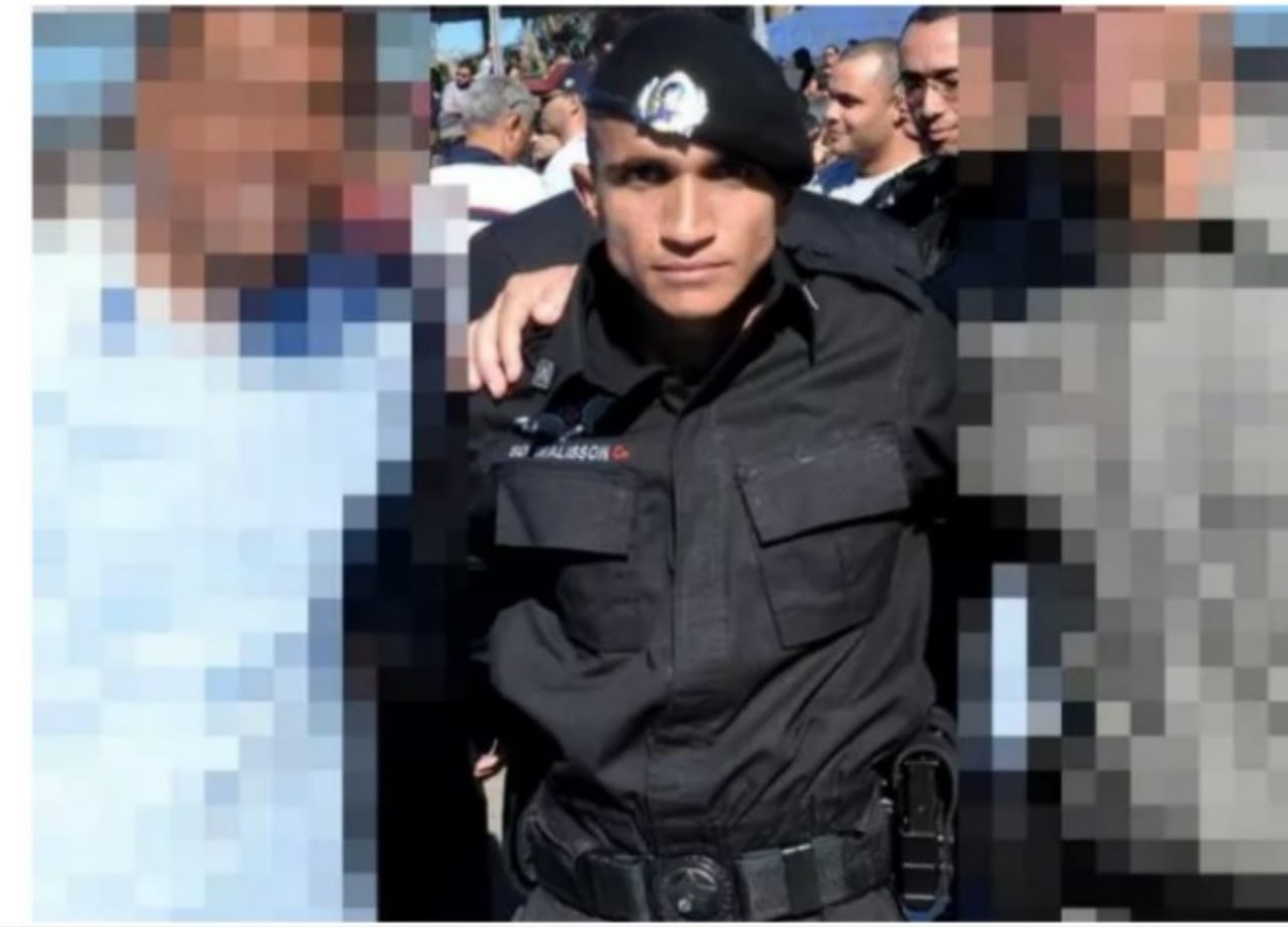 Walisson Miranda Costa aparece fardado abraçando companheiros que estão borrados