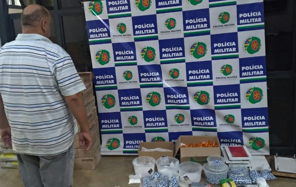 homem preso em laboratório clandestino de medicamentos