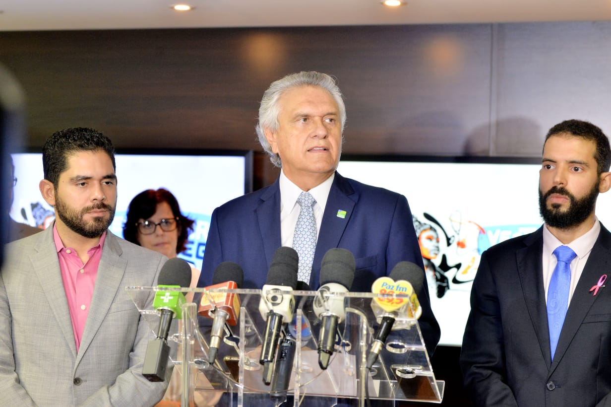 Caiado sancionou lei que proíbe saques judiciais