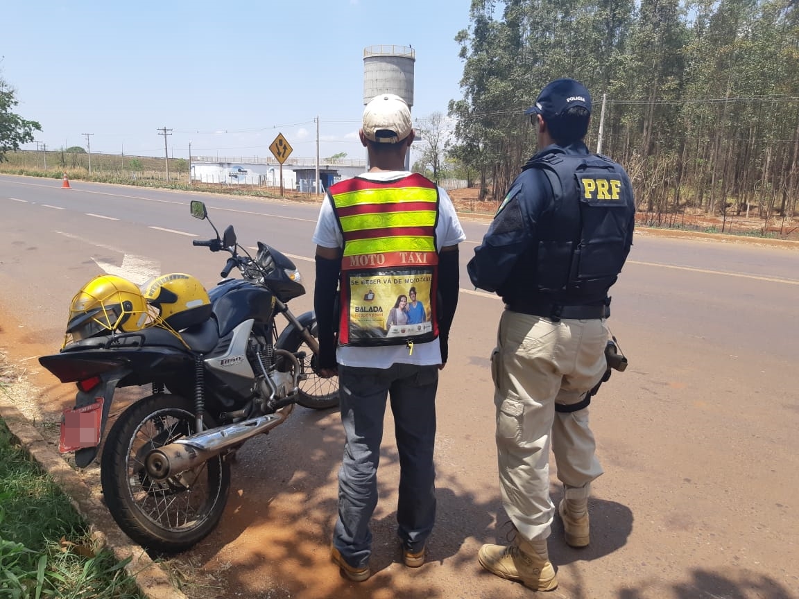 Deficiente visual é flagrado pilotando motocicleta em Itumbiara
