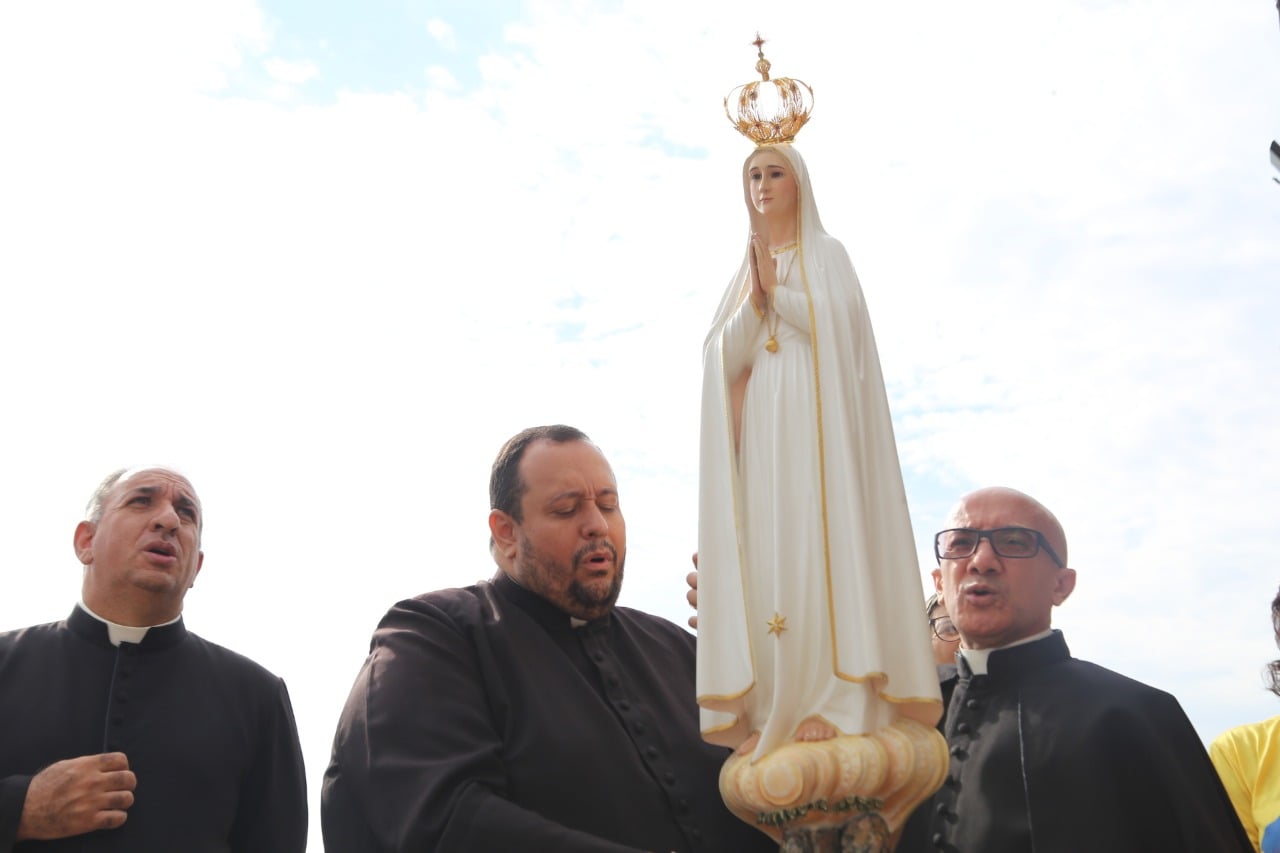 Católicos fazem peregrinação da Imagem da Nossa Senhora de Fátima, em Goiânia. A Santa chegou no aeroporto e é levada para o Santuário Sagrada Família. (Foto: Assessoria/Arquidiocese de Goiânia)