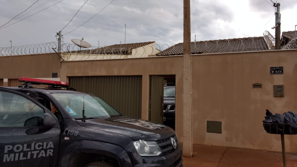 Trio é preso suspeito de integrar organização criminosa de roubos de cargas, em Goiás