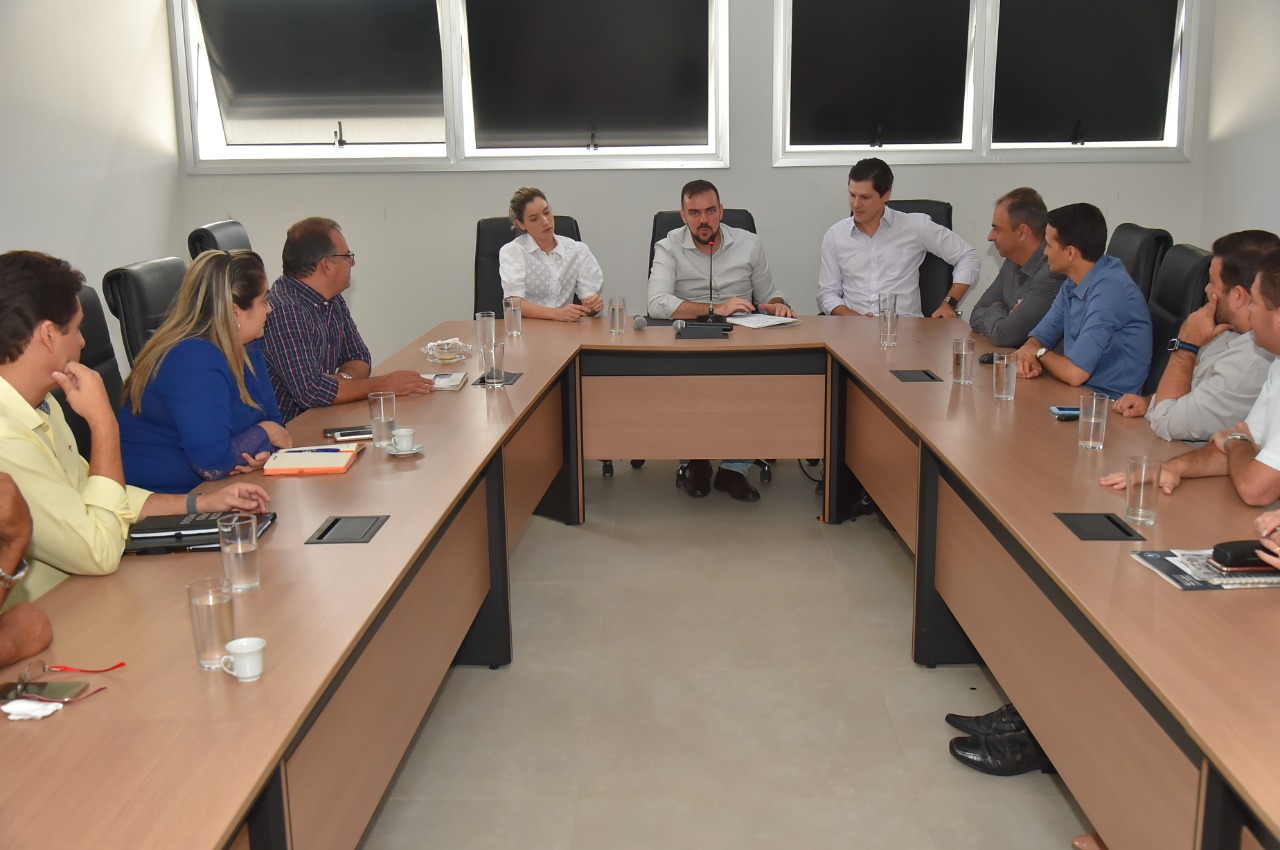 Gustavo Mendanha reúne autoridades na Cidade Administrativa de Aparecida