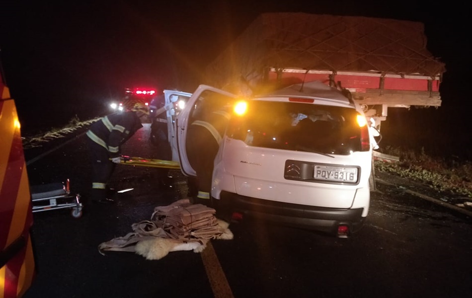 O acidente deixou apenas uma vítima consciente, resgatada pelos Bombeiros com vida