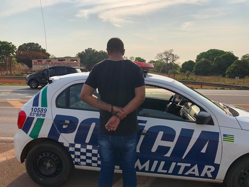 Homem é preso por agredir companheira, em Porangatu