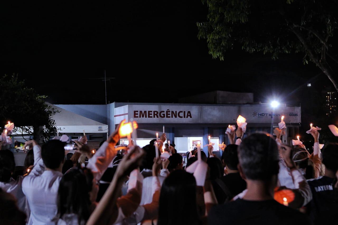 Manifestação dos médicos do HDT. Para eles, equipe está desfalcada, o que compromete atendimento (Foto: divulgação/Leitor Mais Goiás)