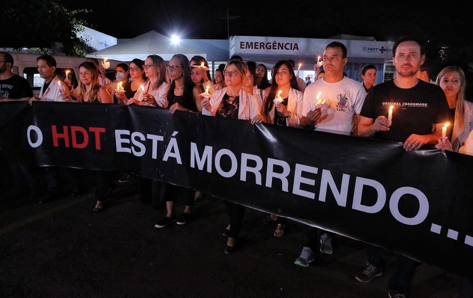 Mais de 30 profissionais do HDT pedem a saída da organização social que administra o hospital