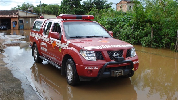 Viatura equipada para resgate em águas rasas