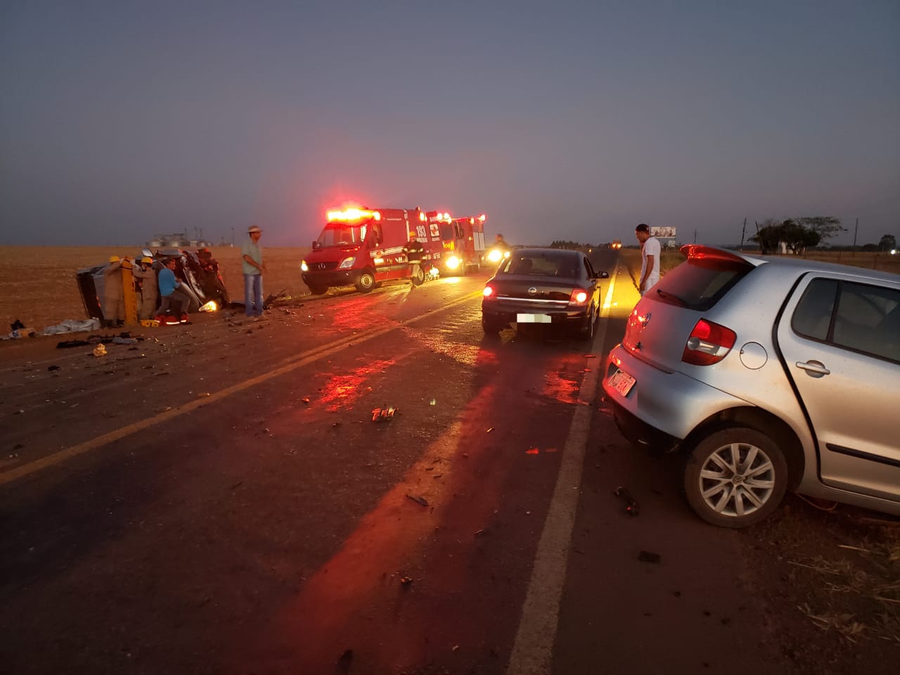 Uma servidora do Samu de Silvânia identificada como Cristiane Magalhães, de 38 anos, morreu após se envolver em um acidente entre carro e caminhonete. (Foto: Divulgação/Corpo de Bombeiros)