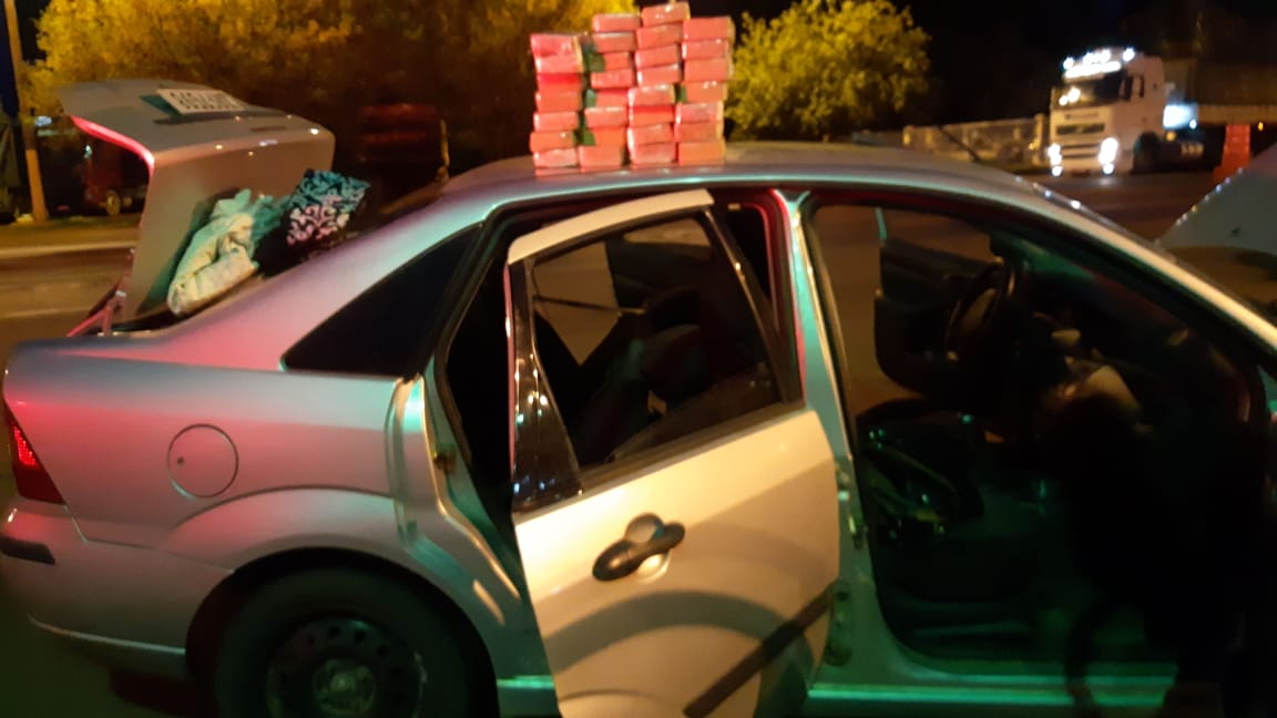 Segundo a PRF, 31 tabletes foram encontrados (Foto: divulgação/PRF)