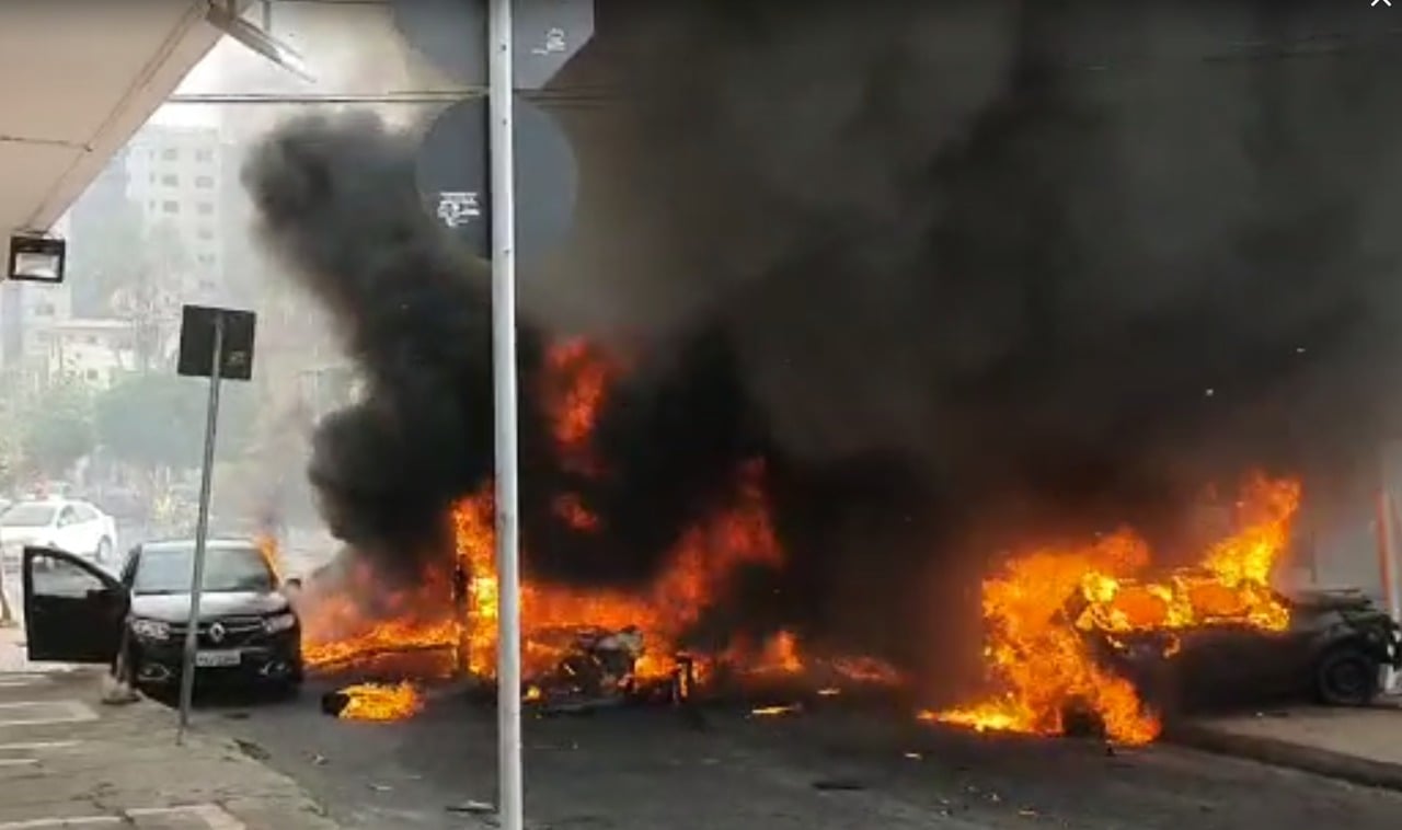 Queda de avião pequeno deixou ao menos três mortos. Uma pessoa foi hospitalizada em BH