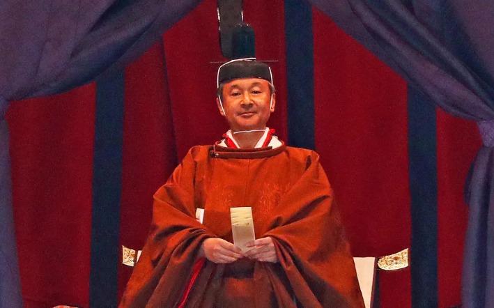 Naruhito ascende ao trono de crisântemo
