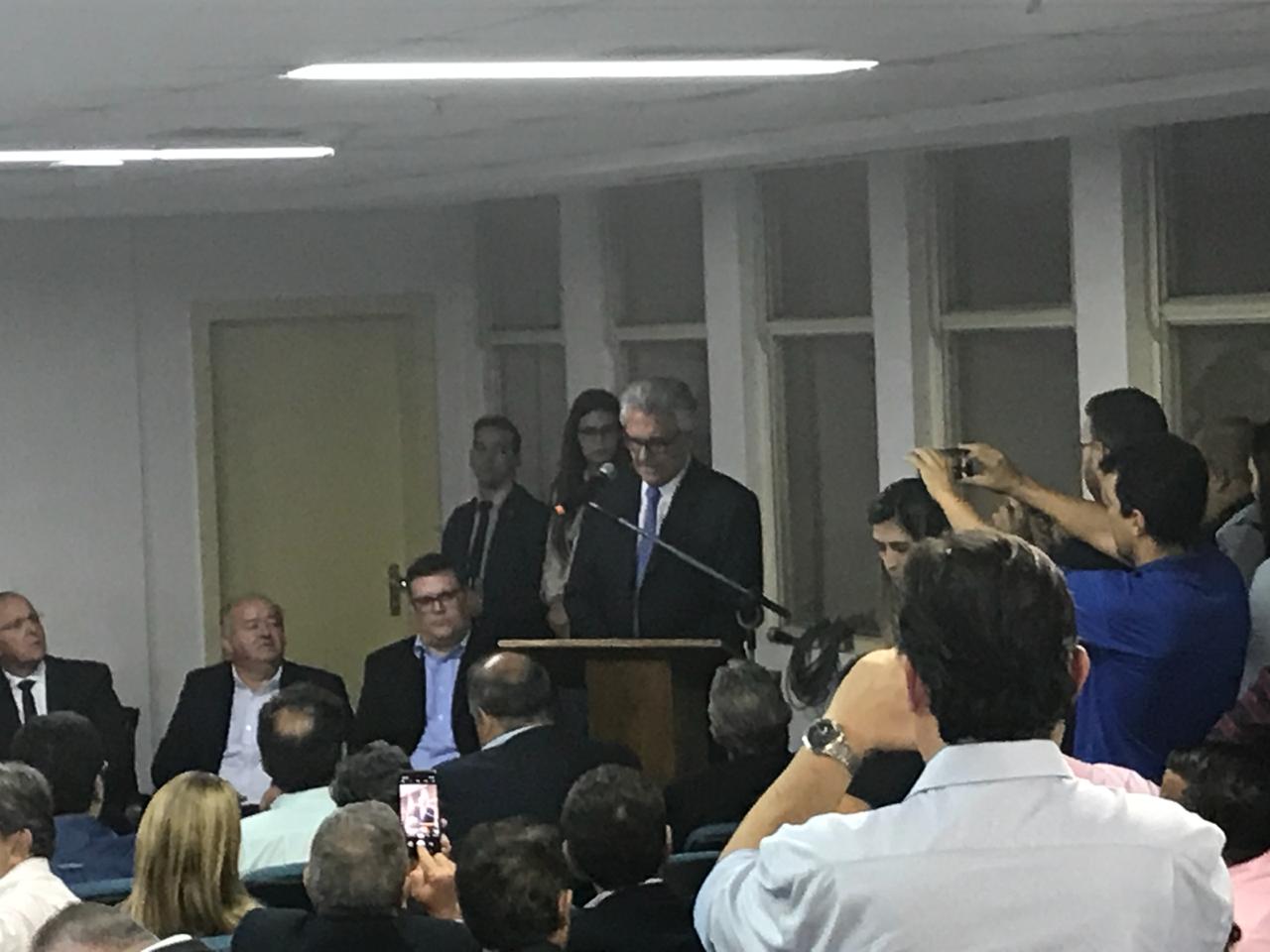 Caiado se reúne com prefeitos pela inclusão de municípios na Previdência estadual