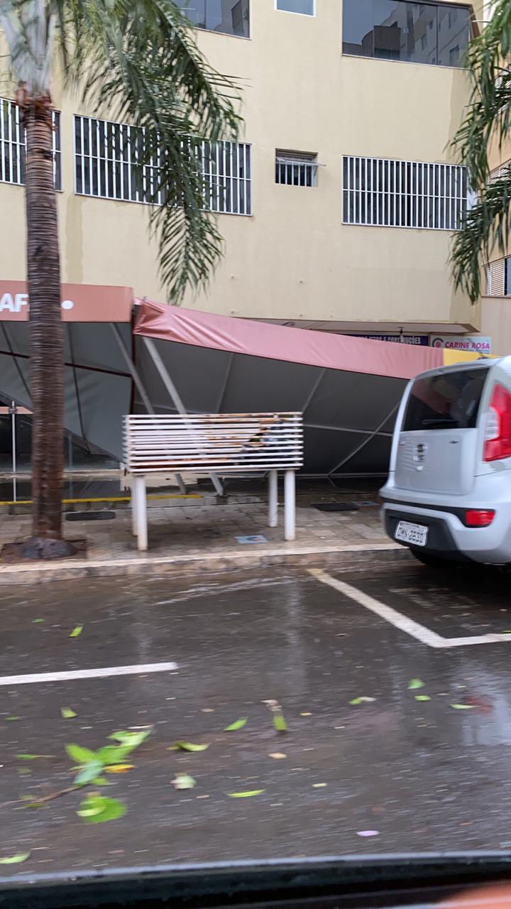 Chuva forte e granizo causam estragos em Caldas Novas neste domingo (27)