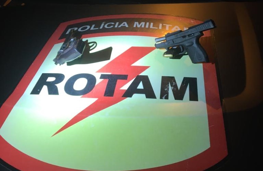 Armas apreendidas pelos policiais