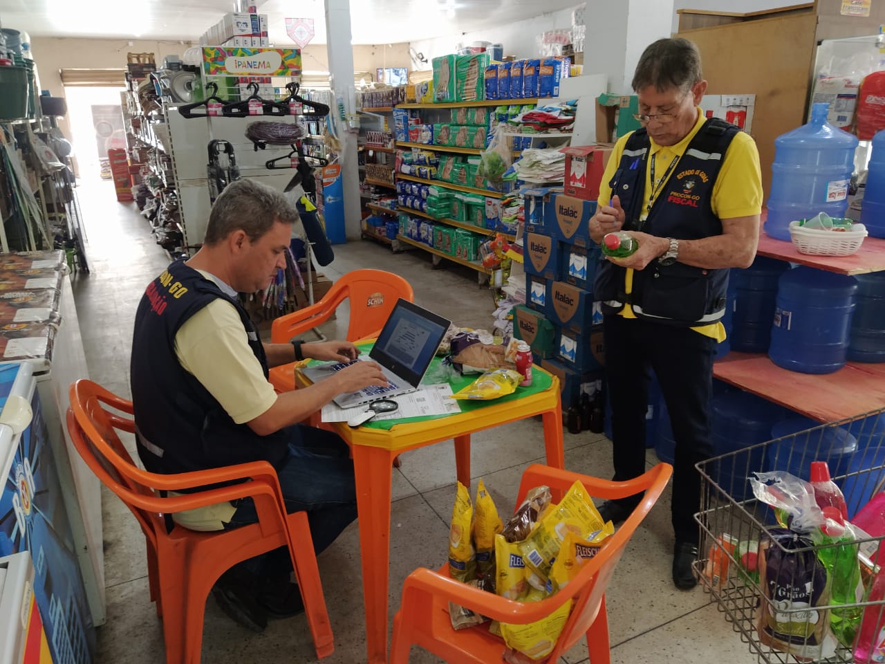 Cerca de 10 toneladas de produtos impróprios são apreendidos pelo Procon nos últimos 4 meses