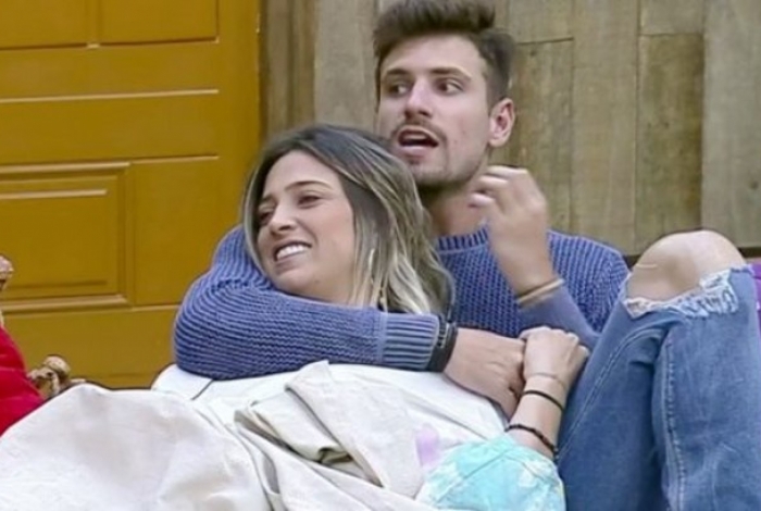 "Foi forte ontem. Bem pesado mesmo. Bem gostoso, mas fiquei com medo porque eu não tomo remédio, né?", afirmou Tati