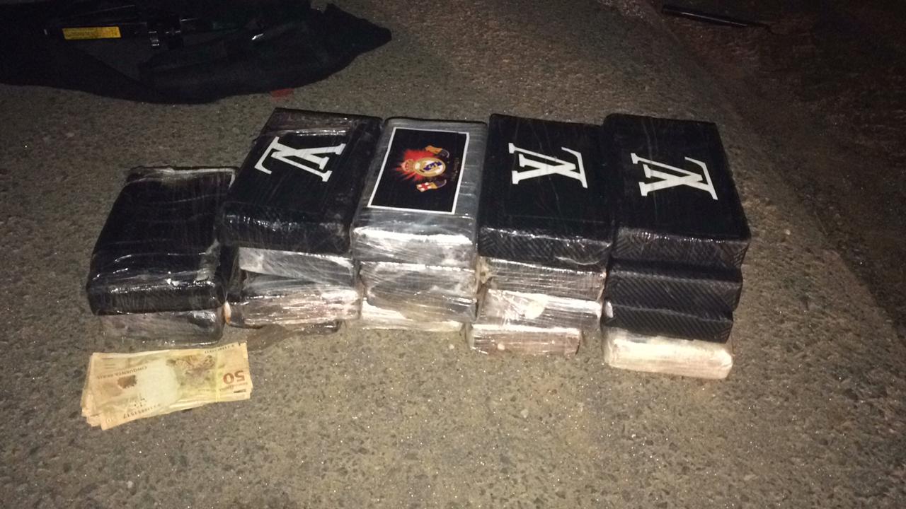 Polícia apreende R$ 700 mil em cocaína na divisa com a Bahia