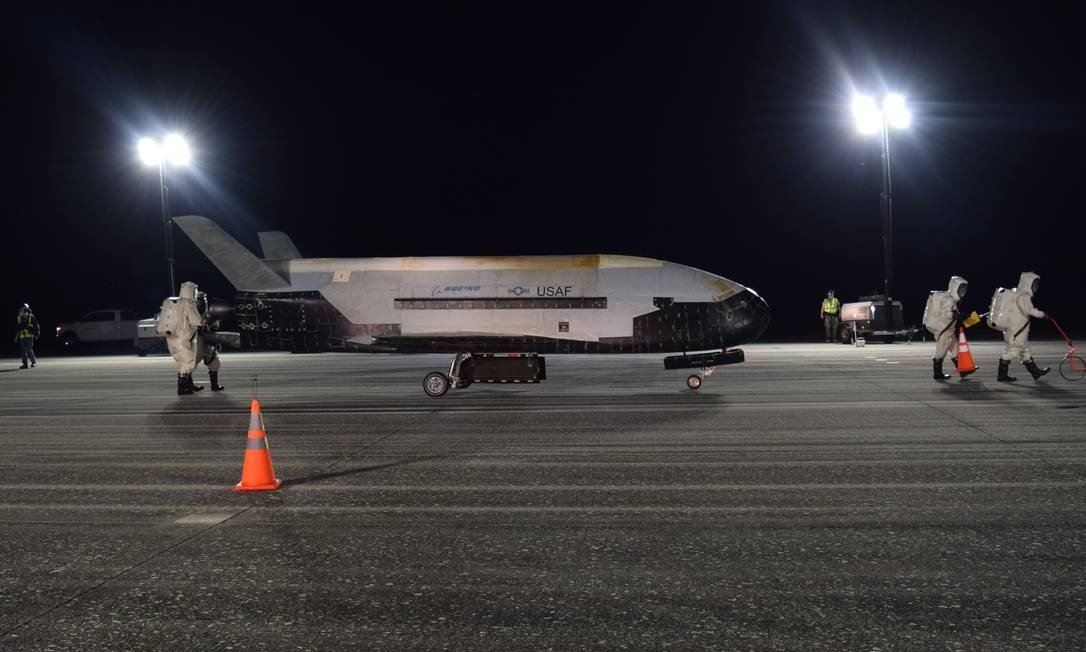 O X-37B da Força Aérea americana bateu seu próprio recorde de permanência no espaço