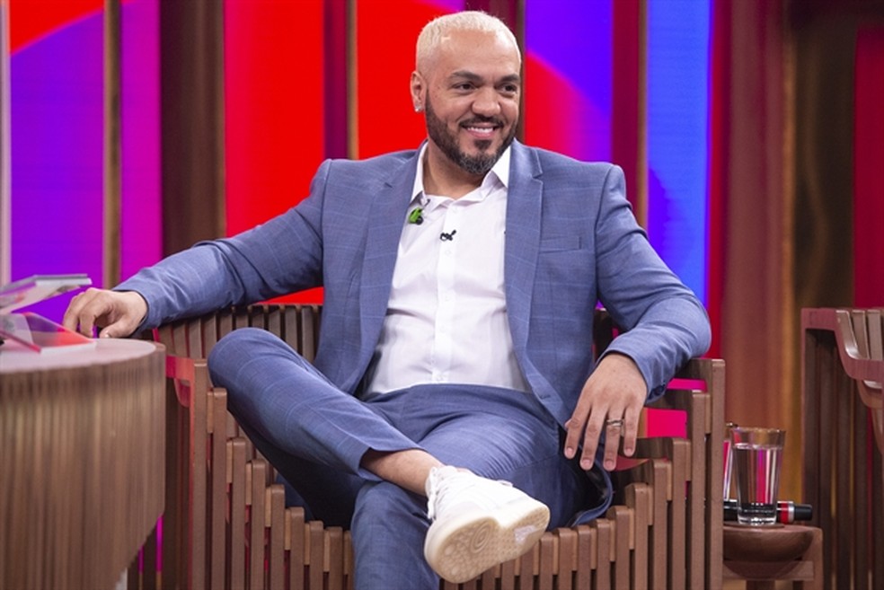 Belo agradece a ex, Viviane Araújo, pelo tempo na prisão, durante entrevista no Conversa com Bial