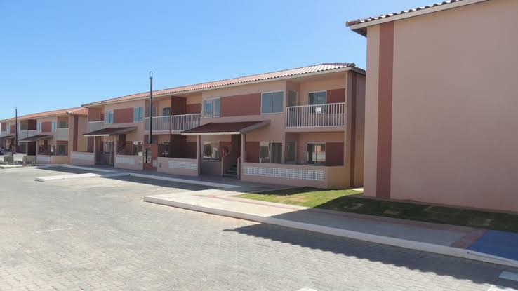 O colegiado do STJ levou em consideração a situação de baixa renda da família que aguardava a casa própria, além do descumprimento do prazo original de entrega previsto no contrato e de sua prorrogação.