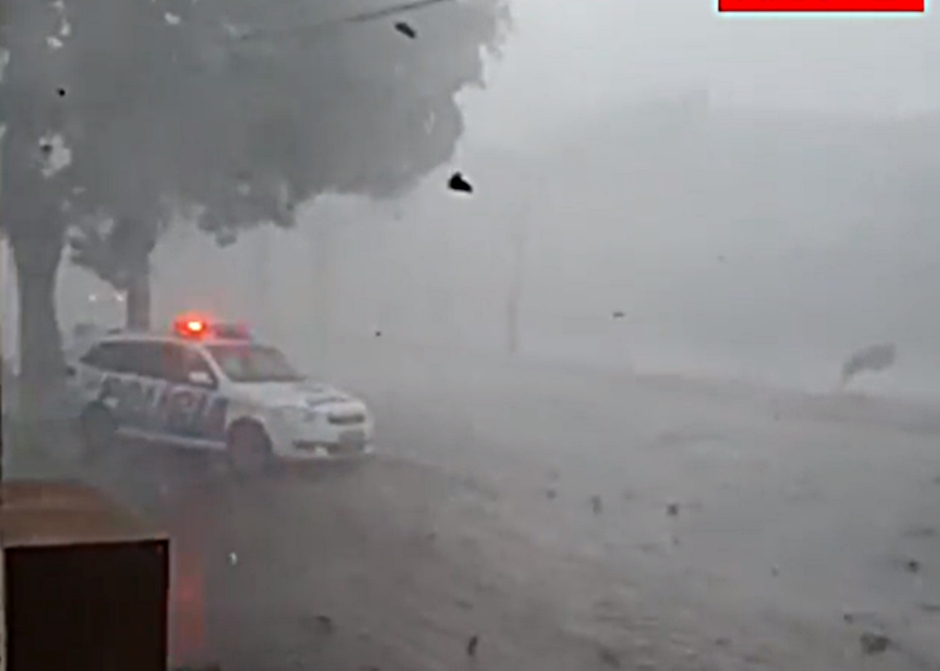 Tempestades têm atingido Goiânia e assustado moradores; capital tem vários pontos de alagamento (Foto: Reprodução)