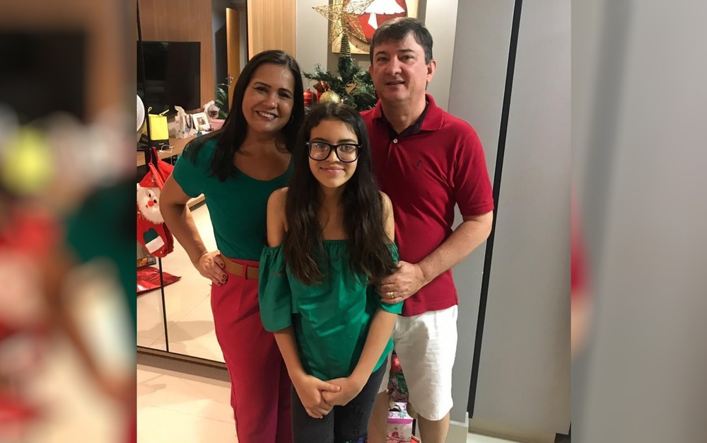 a adolescente Ana Júlia, de 12 anos, ganhou o direito de ter o nome das duas mães e dos dois pais na certidão de nascimento, em Goiânia. (Foto: Arquivo pessoal Ana Lúcia)