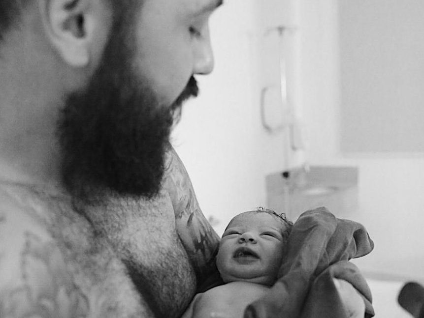 Nasce Flor, filha de Mateus, da dupla com Jorge e Mateus