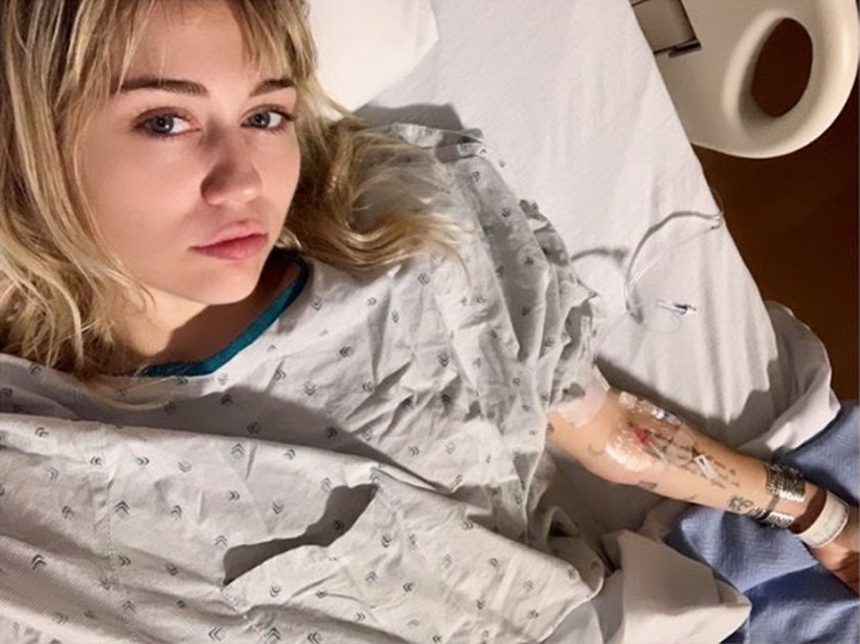 Miley Cyrus é internada com suspeita de amidalite