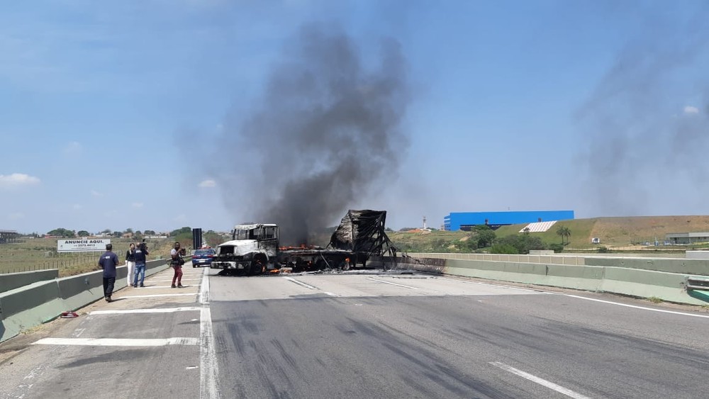 Assalto em Aeroporto de Viracopos deixa dois feridos e fecha rodovia, em Campinas (SP)