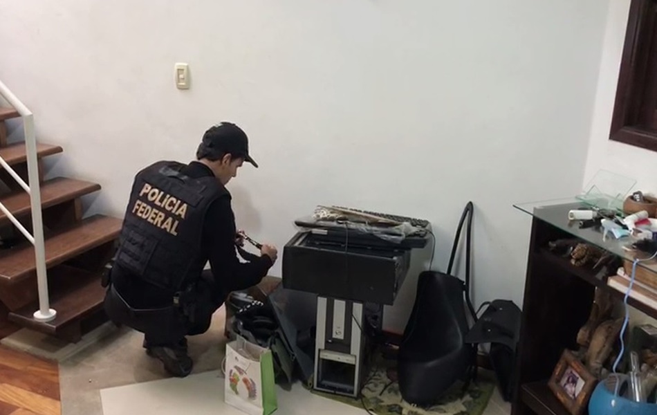 PF faz busca e apreensão de documentos na operação Carne Fraca