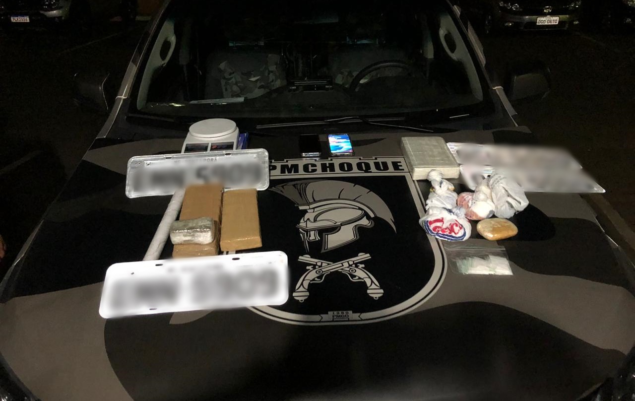 Apreendidas drogas e balança de precisão