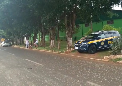 Adolescente de 15 anos é flagrado conduzindo veículo na BR 158, em Jataí