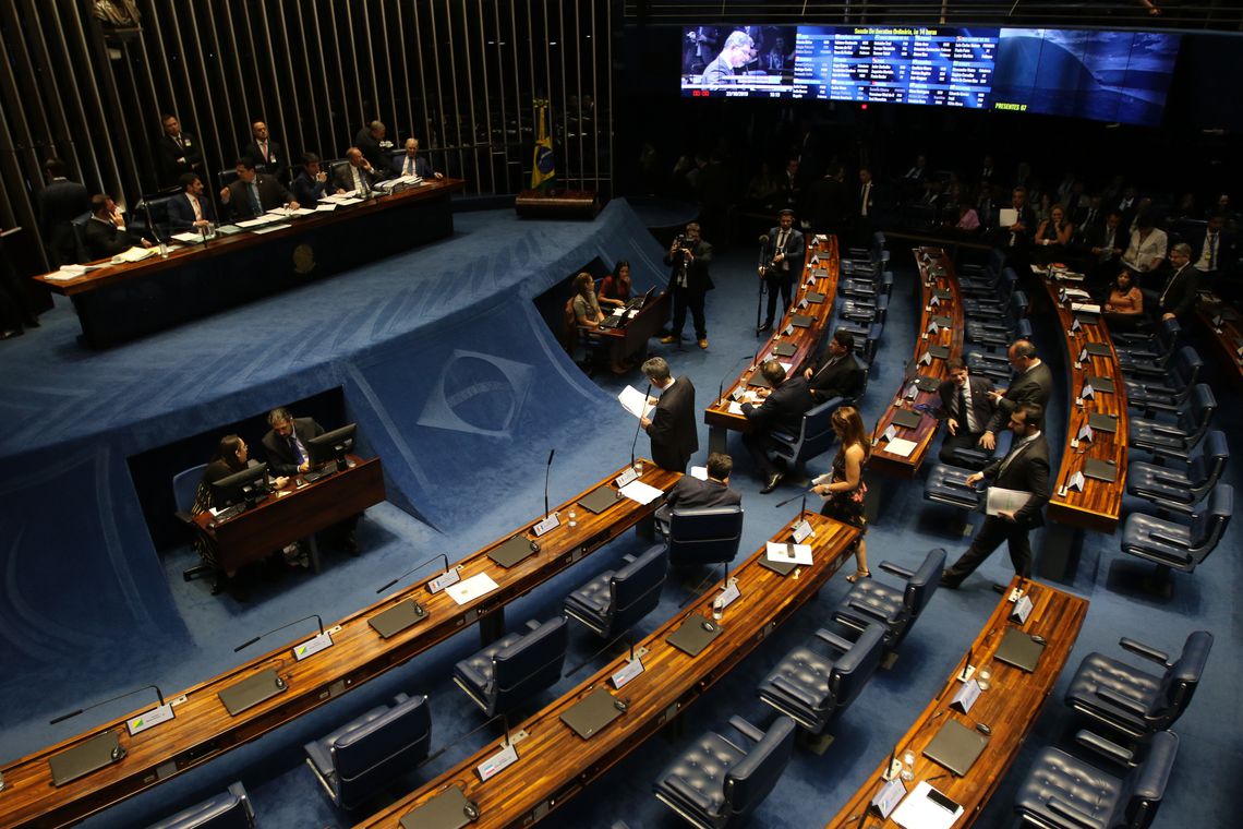 Senador reconhece necessidade da PEC da Previdência, mas cita outros problemas urgentes; Senado