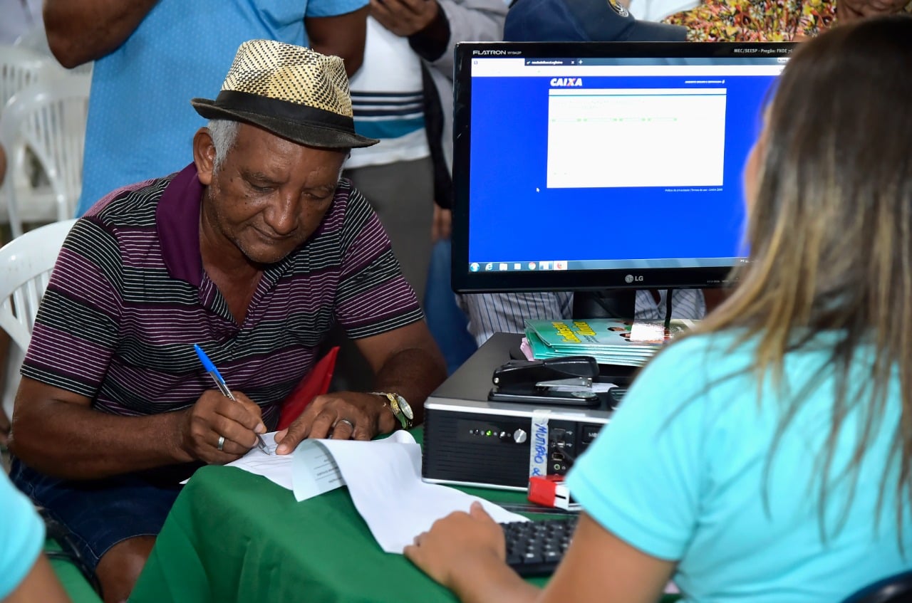 Auxílio Brasil vai atender pessoas que estão no CadÚnico - veja como se inscrever (Foto: Reprodução / Rodrigo Estrela) 