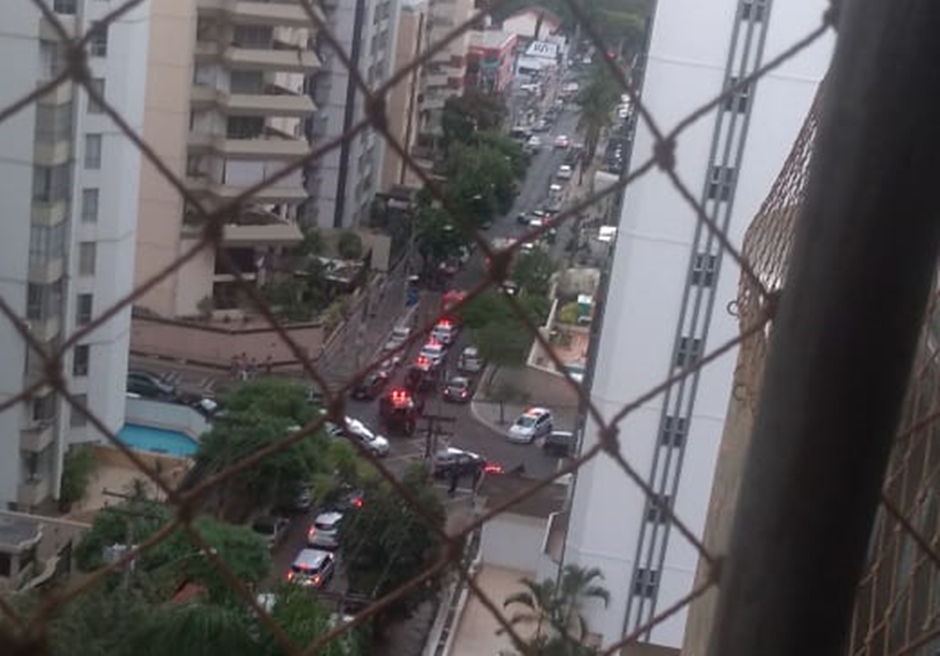 Homem tenta matar mãe e se jogar de prédio no setor Bueno, em Goiânia