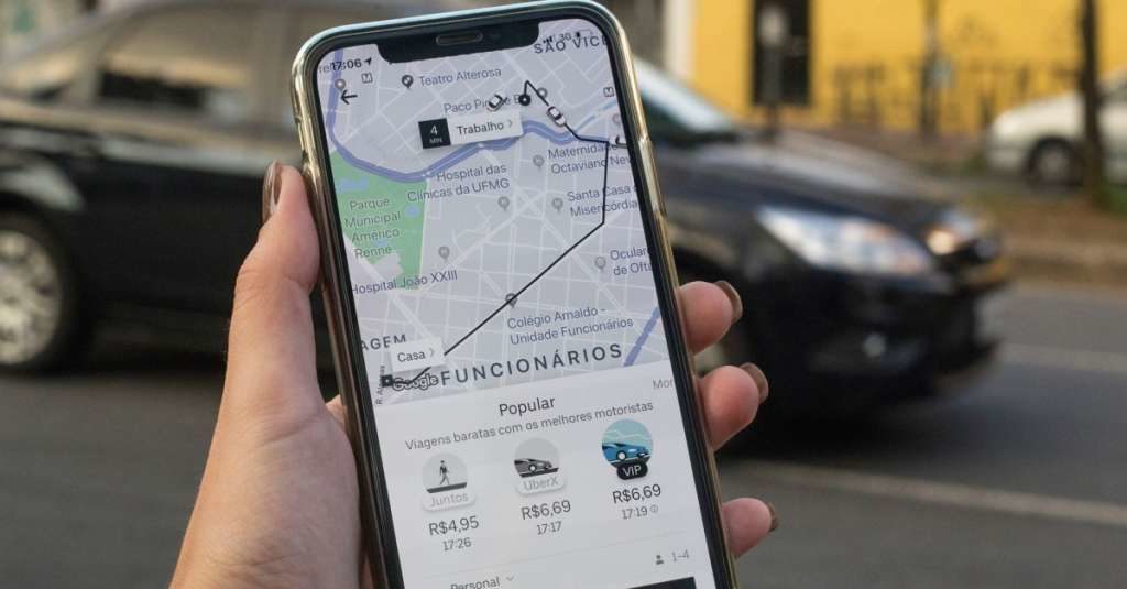 Segundo Camila, ela pediu um Uber em 14 de outubro do ano passado, e esqueceu dois celulares e um pó facial no veículo. O valor total dos pertences foi calculado em R$ 1.571,02.