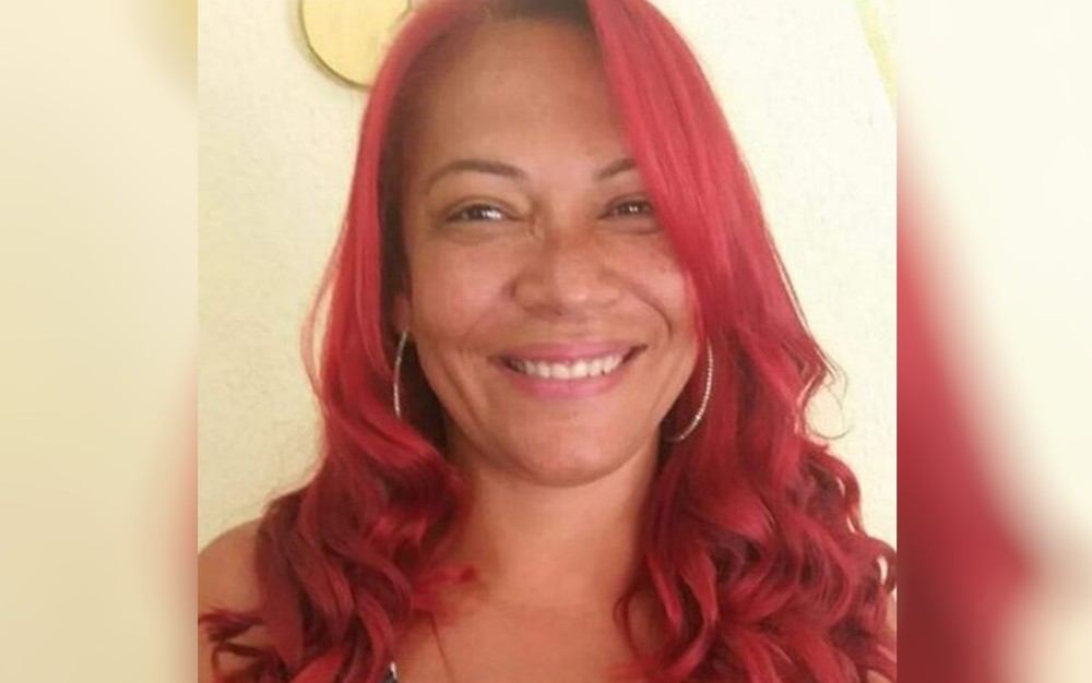 Após ameaças, uma mulher identificada como Denise Aparecida,46, foi morta com um tiro no rosto na casa em que morava, em Novo Gama, pelo ex-namorado. (Foto: Reprodução/TV Anhanguera)