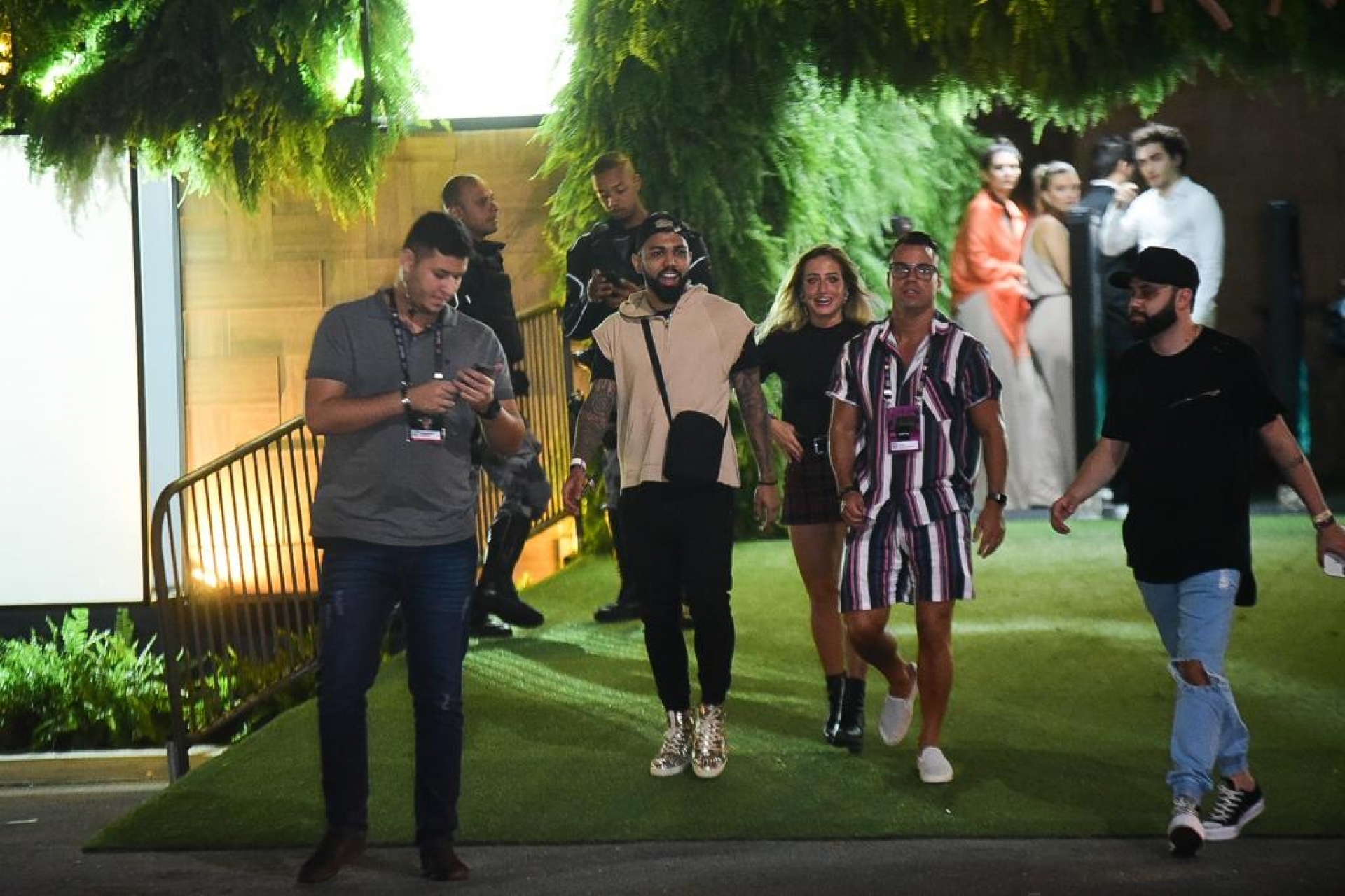 Gabigol vai embora do Rock in Rio com Bruna Griphao - Agnews