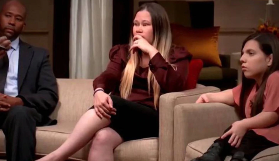 Jovem abandonada por pais adotivos afirma não tentar matar ninguém