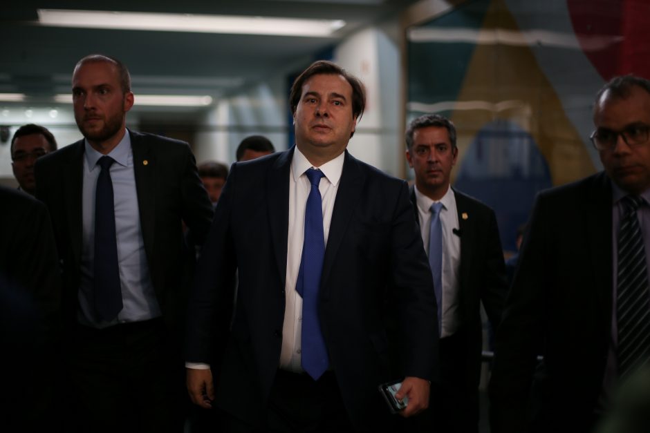 Presidente da Câmara suspende mandato de 12 deputados por um ano